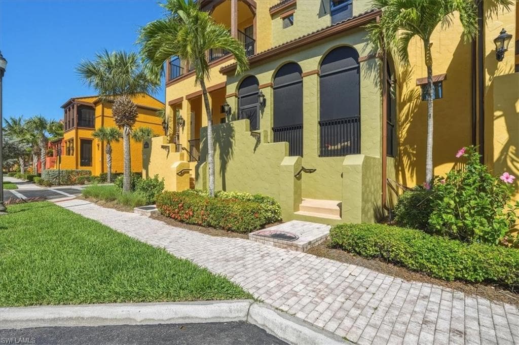 9065 Albion LN N 4909 NAPLES, FL 34113