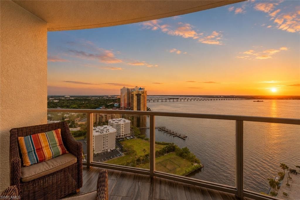 3000 Oasis Grand BLVD 2205 FORT MYERS, FL 33916