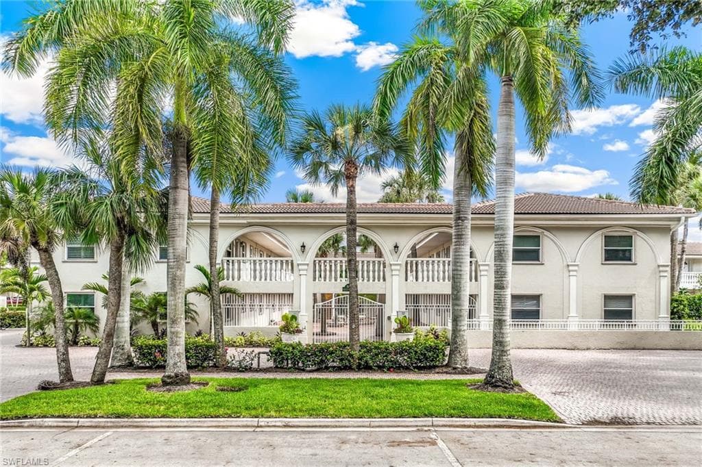 980 7th AVE S 201 NAPLES, FL 34102