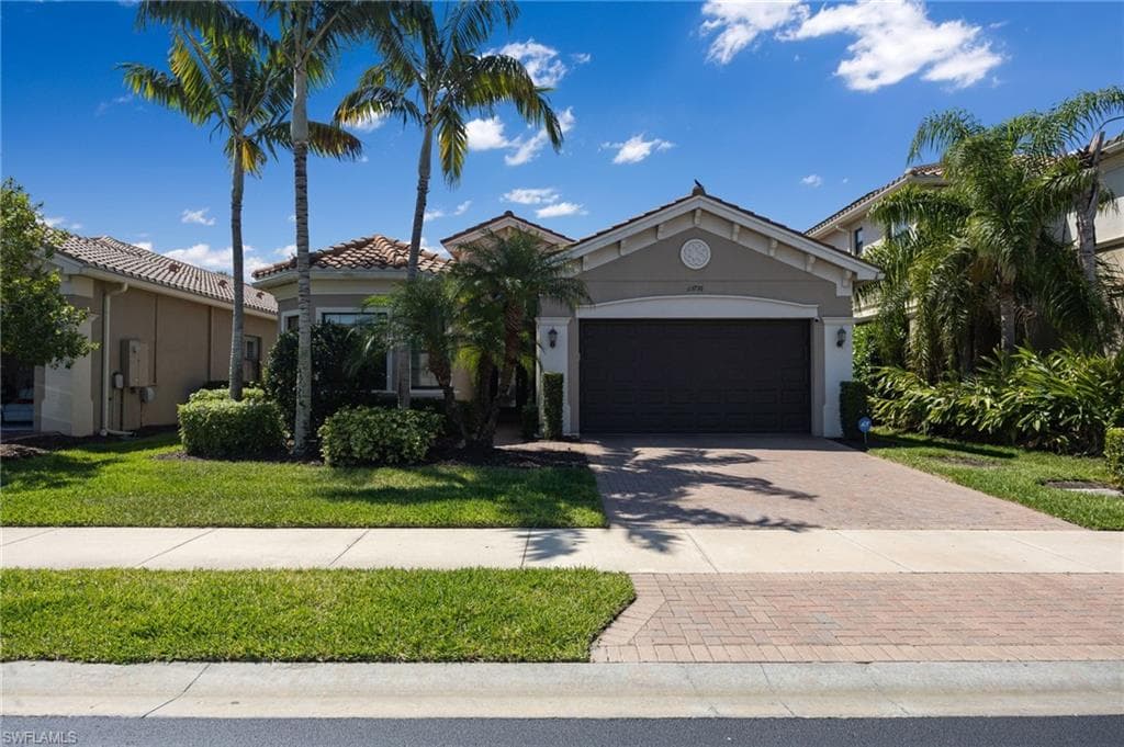 13736 Luna DR NAPLES, FL 34109