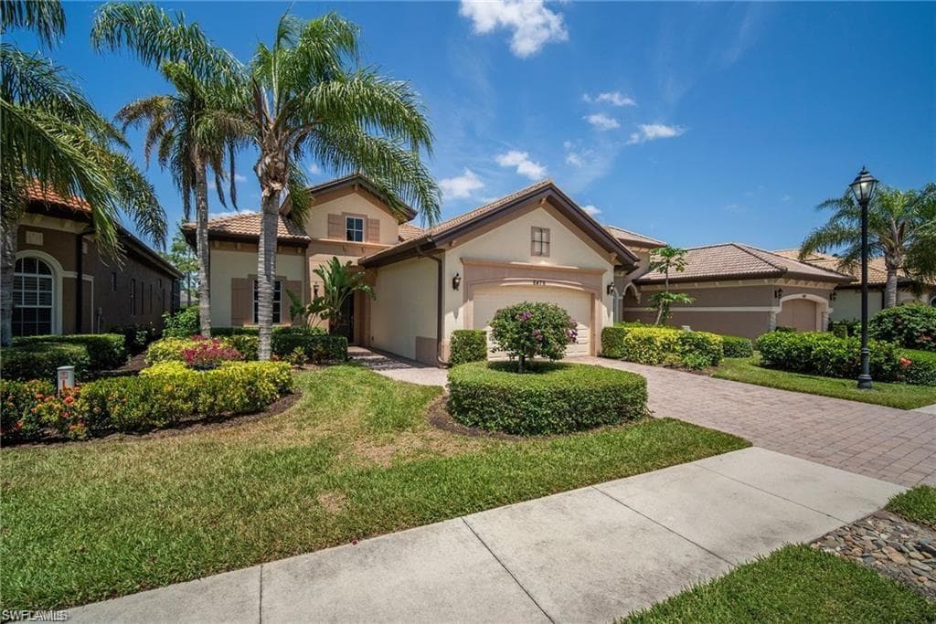 6476 Caldecott DR NAPLES, FL 34113