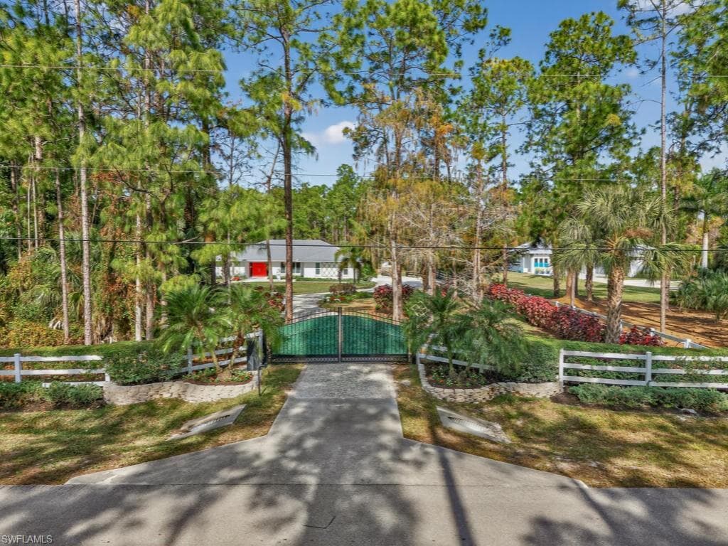3331 3rd AVE NW NAPLES, FL 34120