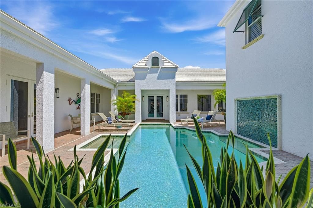 667 Binnacle DR NAPLES, FL 34103