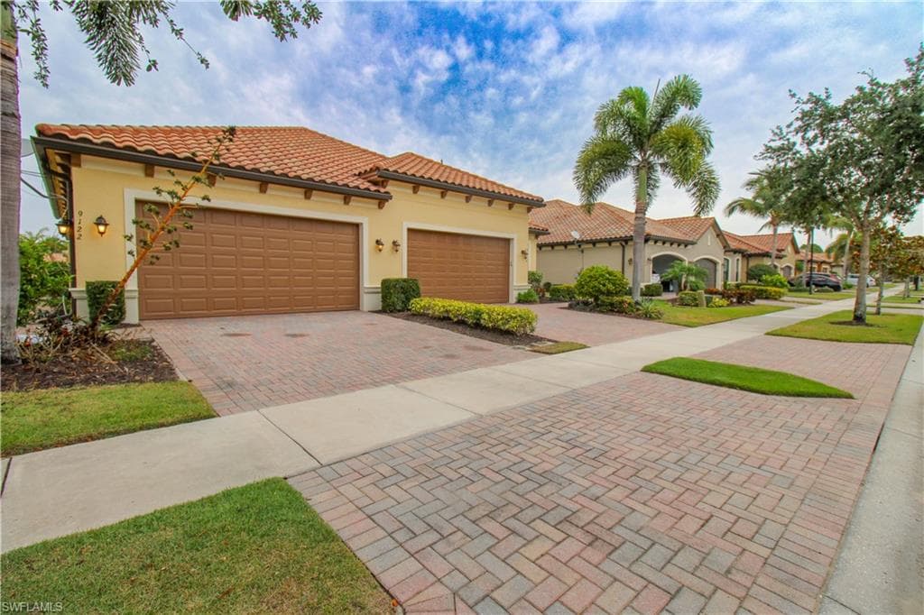 9122 Isla Bella CIR BONITA SPRINGS, FL 34135