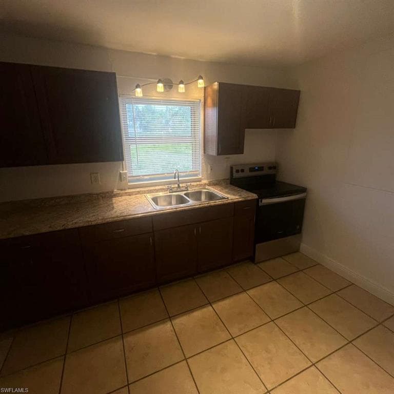 1427 Markland FORT MYERS, FL 33916