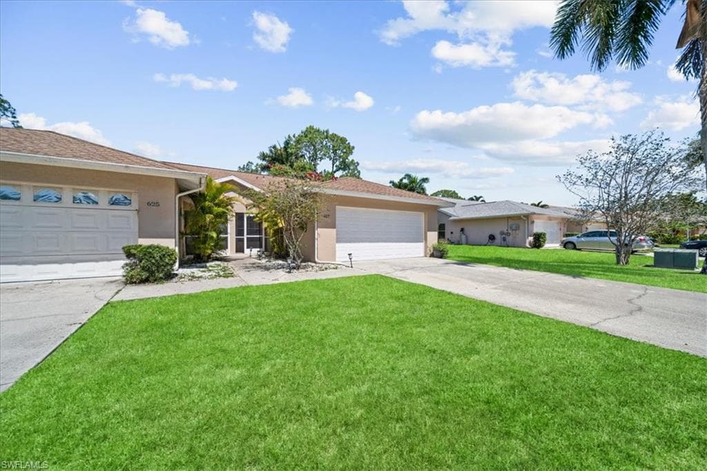 627 Saint Andrews BLVD NAPLES, FL 34113