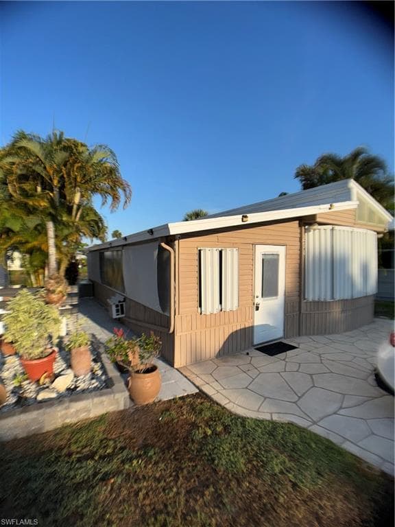 254 Bass CT 254 NAPLES, FL 34145