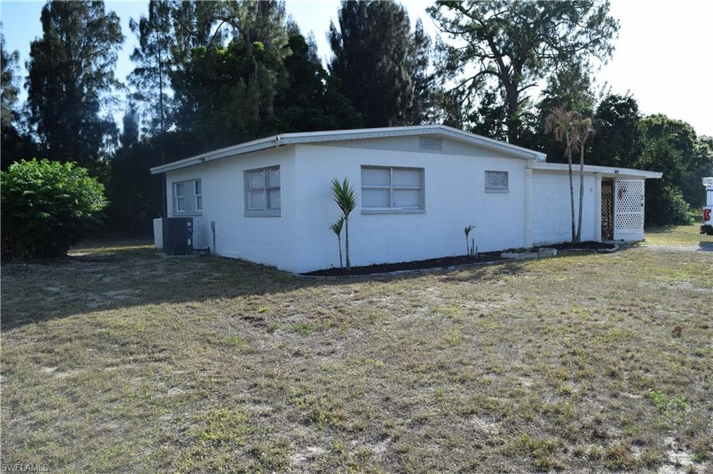 17 Colorado RD LEHIGH ACRES, FL 33936