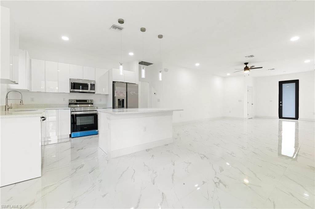 2803 13th ST LEHIGH ACRES, FL 33972