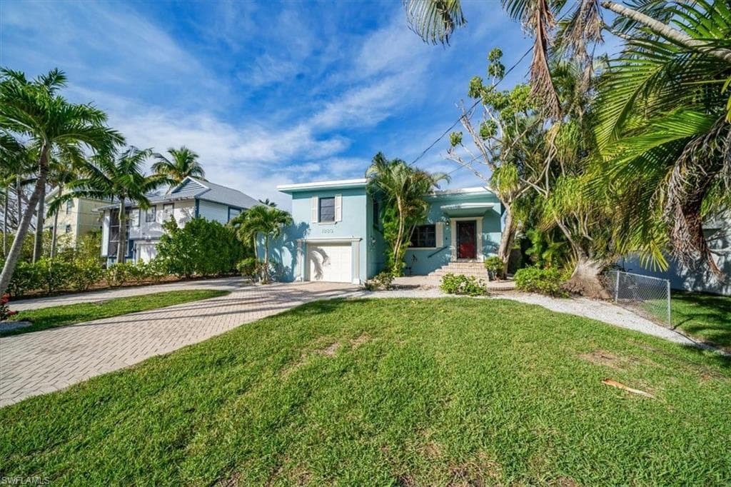 1283 Grand Canal DR NAPLES, FL 34110
