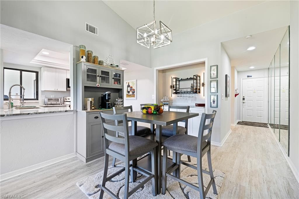 5805 Trailwinds DR 326 FORT MYERS, FL 33907