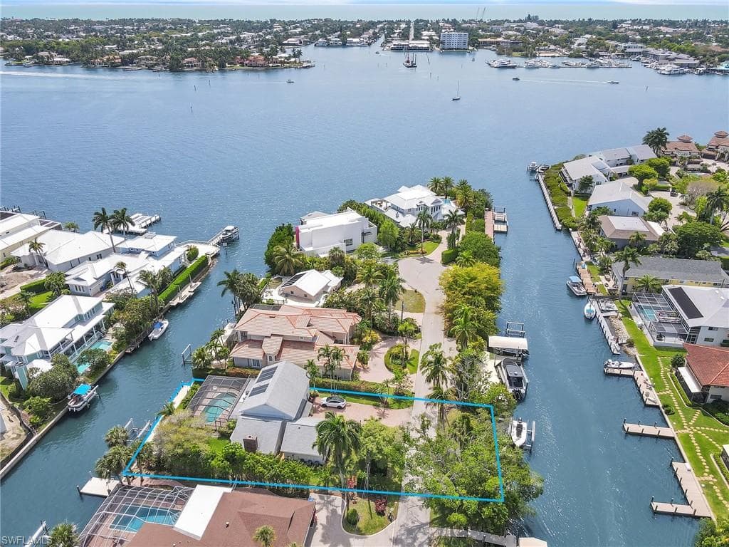 1420 Jewel Box AVE NAPLES, FL 34102