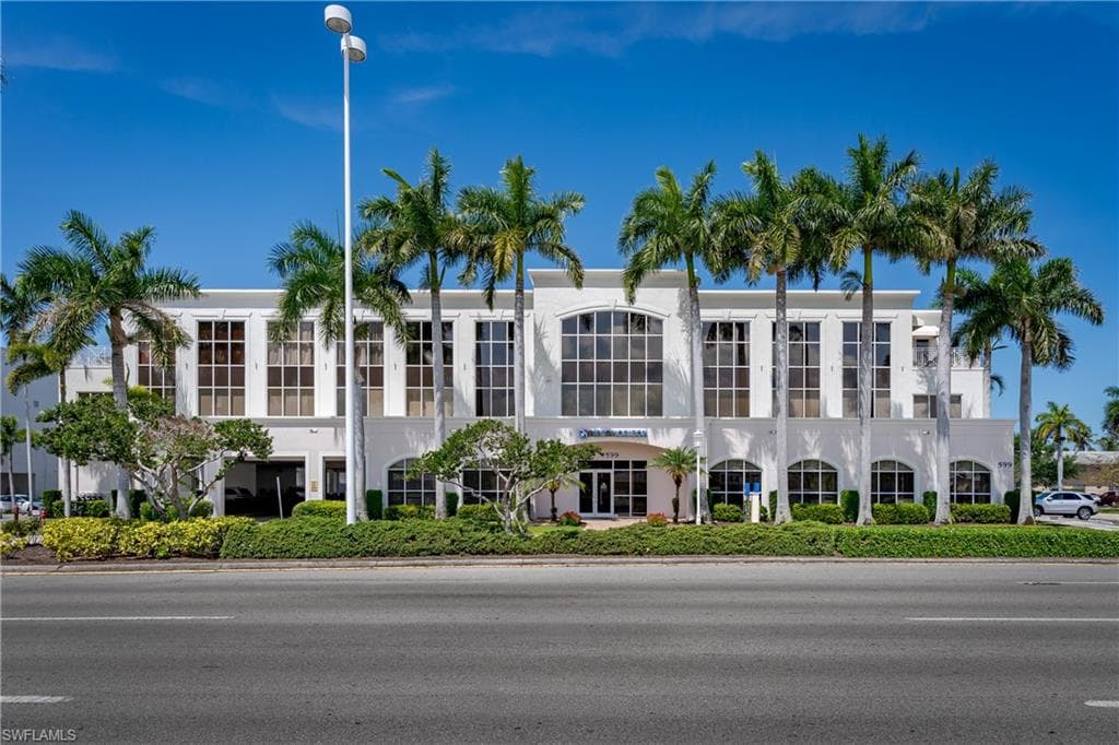 599 Tamiami TRL N 200 NAPLES, FL 34102