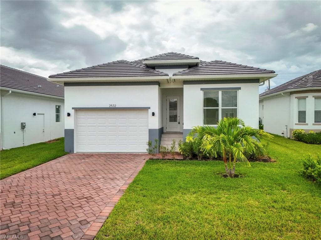 2532 Linda DR NAPLES, FL 34112
