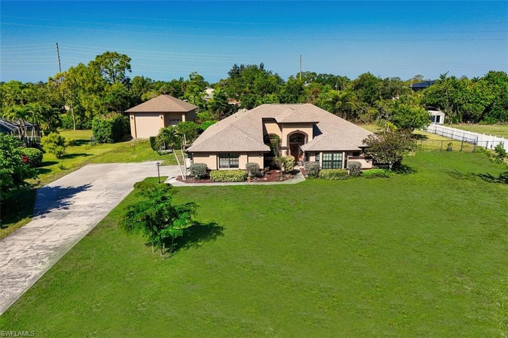 20612 Charing Cross CIR ESTERO, FL 33928