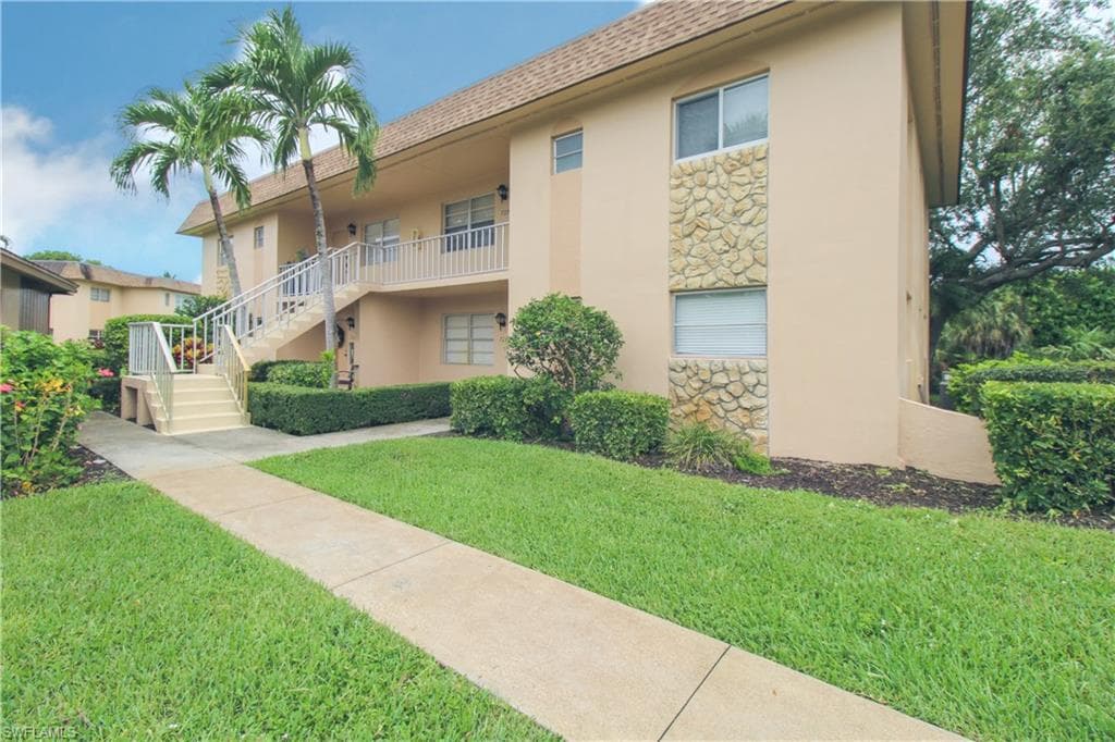 729 Palm View DR D4 NAPLES, FL 34110