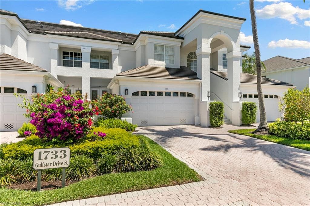 1733 Gulfstar DR S 302 NAPLES, FL 34112