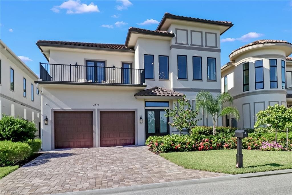 2875 Coco Lakes DR NAPLES, FL 34105