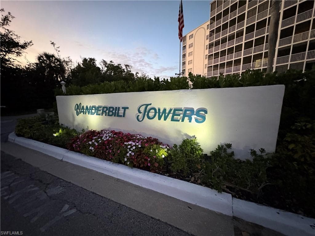 5 Bluebill AVE 201 NAPLES, FL 34108
