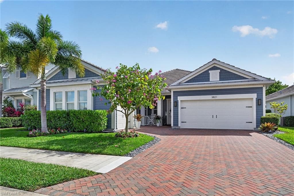 3821 Helmsman DR NAPLES, FL 34120