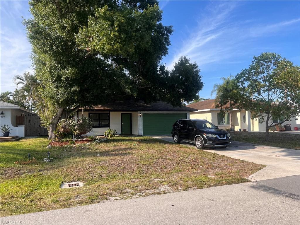 781 107th AVE NAPLES, FL 34108