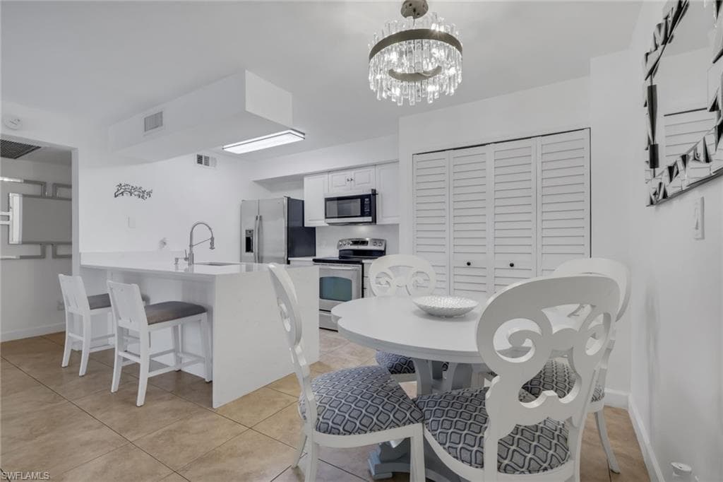 5307 Summerlin RD 708 FORT MYERS, FL 33919