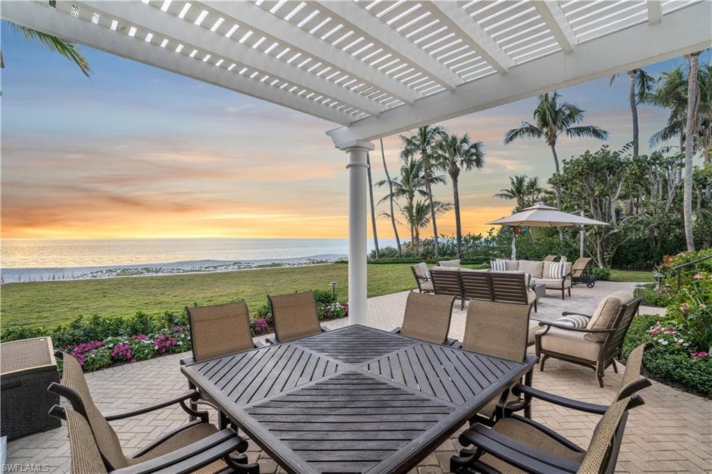23 6TH AVE N NAPLES, FL 34102