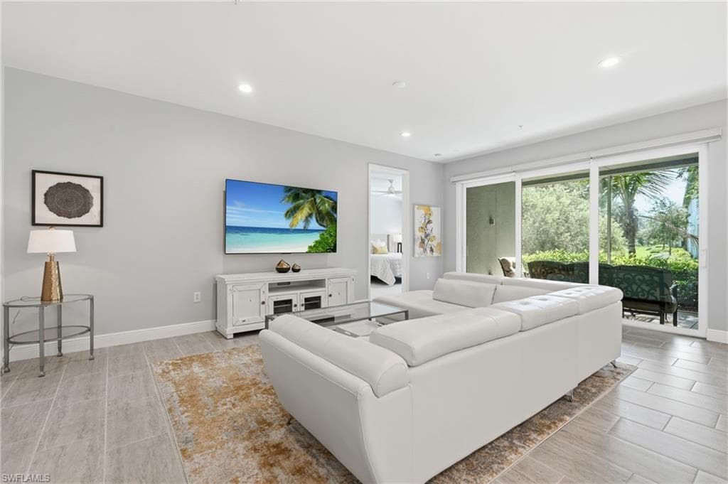 2560 Seychelles DR 1003 NAPLES, FL 34112