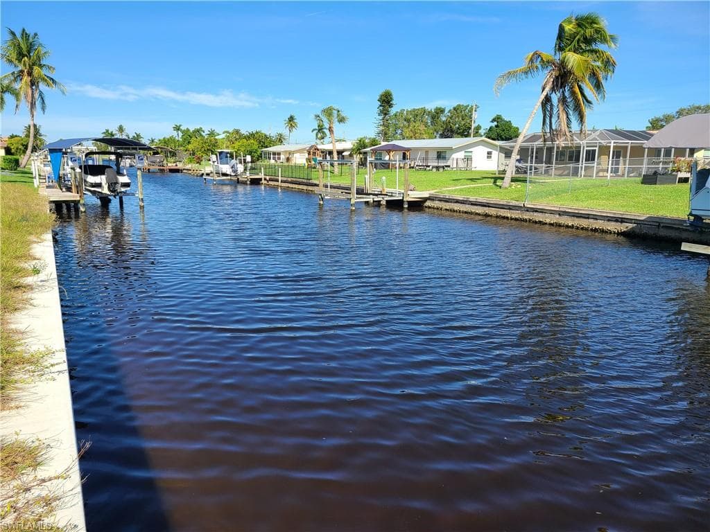 5275 Tiffany CT CAPE CORAL, FL 33904