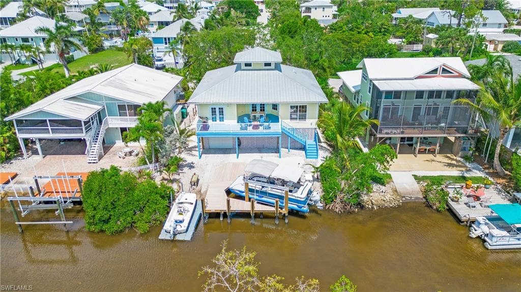 1296 Grand Canal DR NAPLES, FL 34110