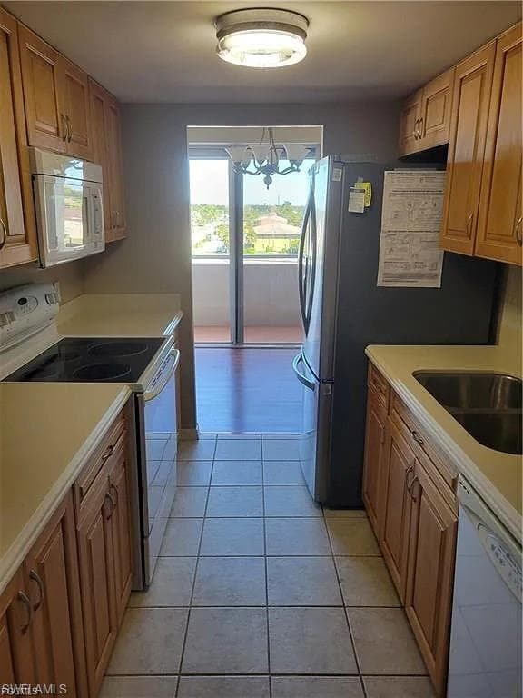 4803 Sunset CT 402 CAPE CORAL, FL 33904