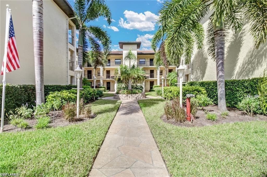 221 Fox Glen DR 2207 NAPLES, FL 34104