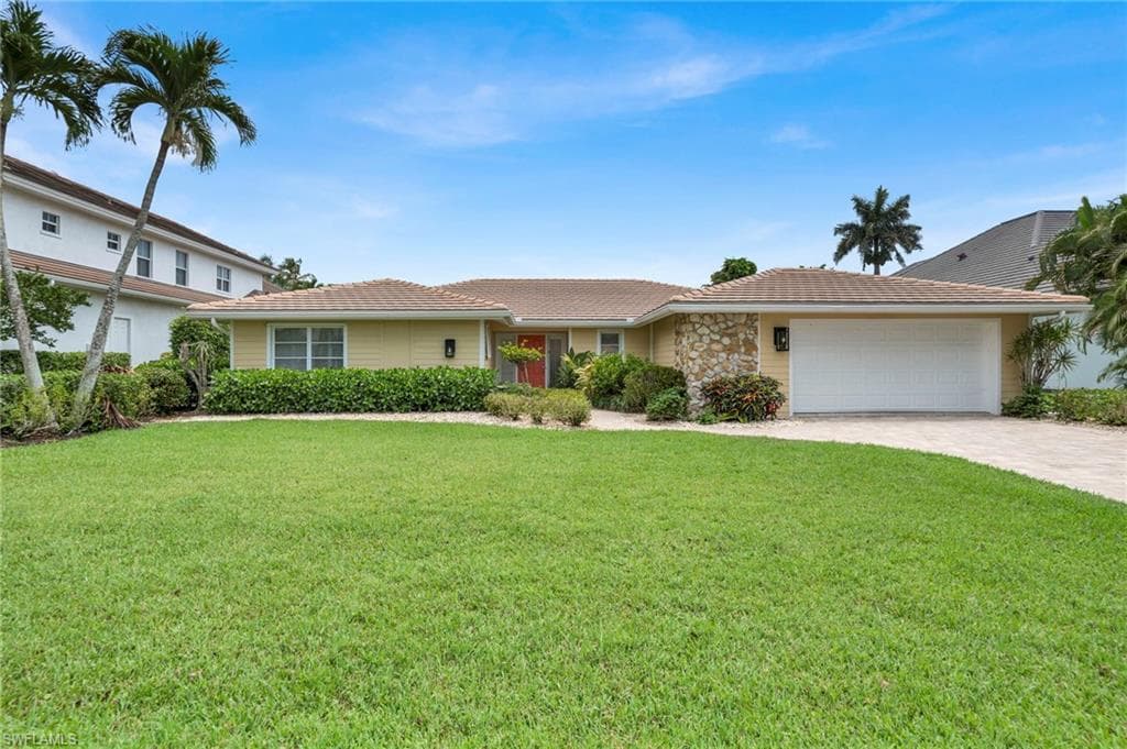 656 Binnacle DR NAPLES, FL 34103