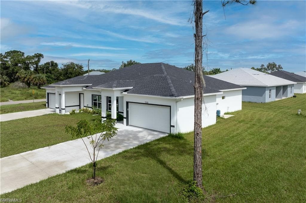 702 Broadway AVE LEHIGH ACRES, FL 33972