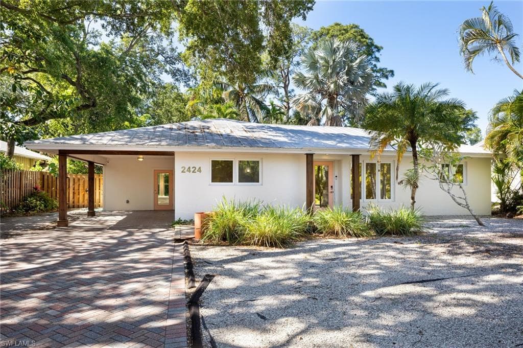 2424 Harbor RD NAPLES, FL 34104