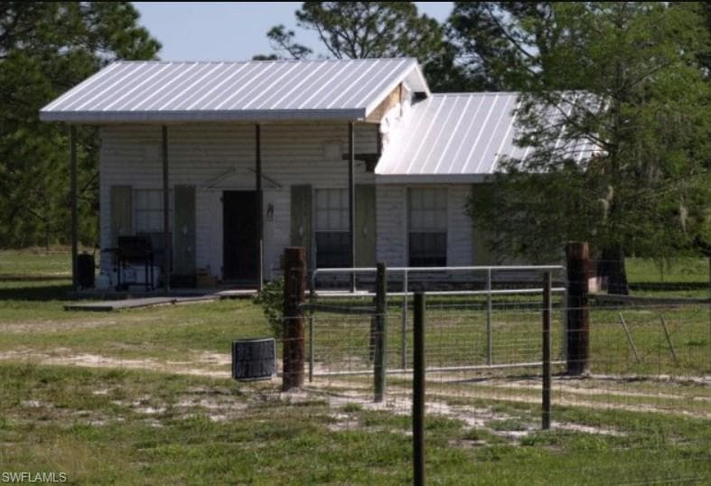 22841 N River RD ALVA, FL 33920