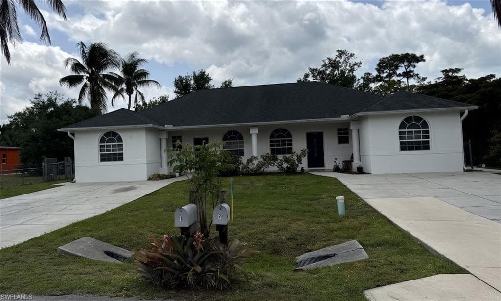 2500 Storter AVE NAPLES, FL 34112