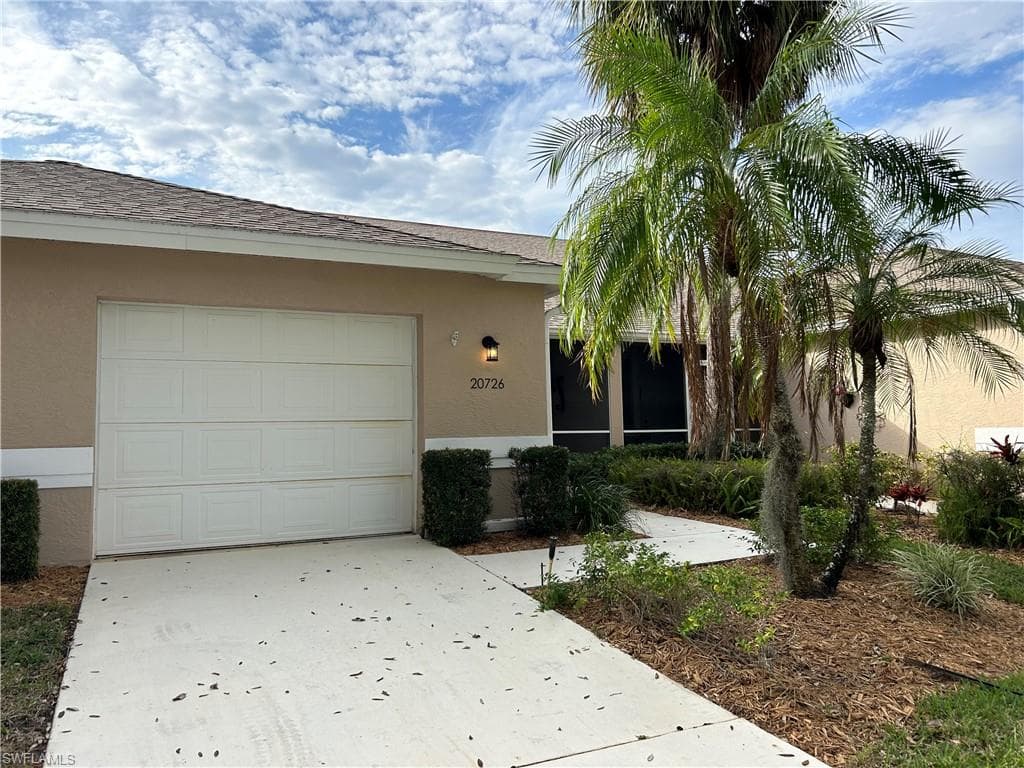 20726 Country Barn DR ESTERO, FL 33928
