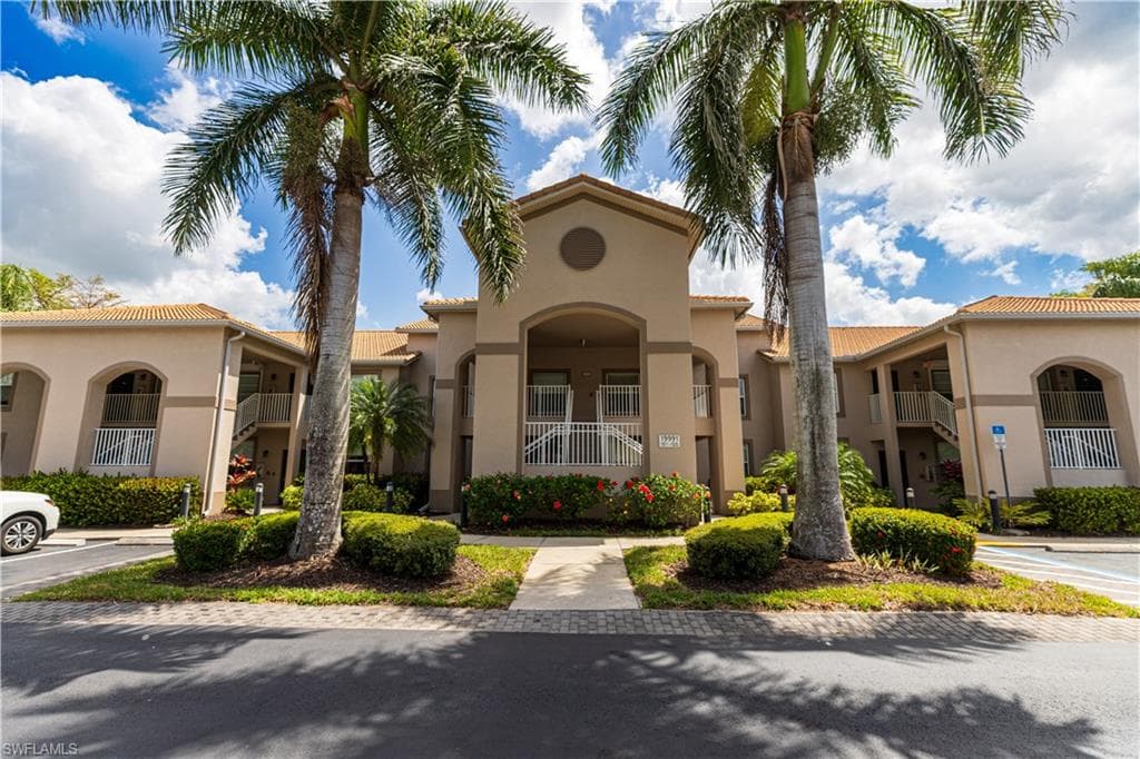 19991 Barletta LN 1924 ESTERO, FL 33928