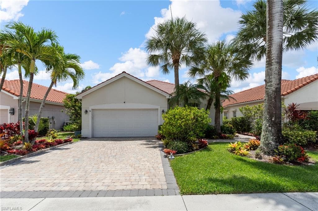 360 Pindo Palm DR NAPLES, FL 34104