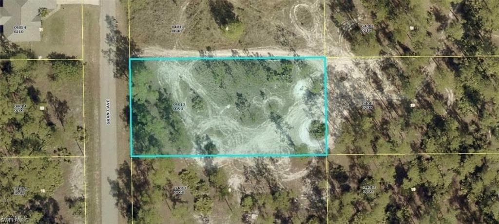 914 GRANT AVE LEHIGH ACRES, FL 33972