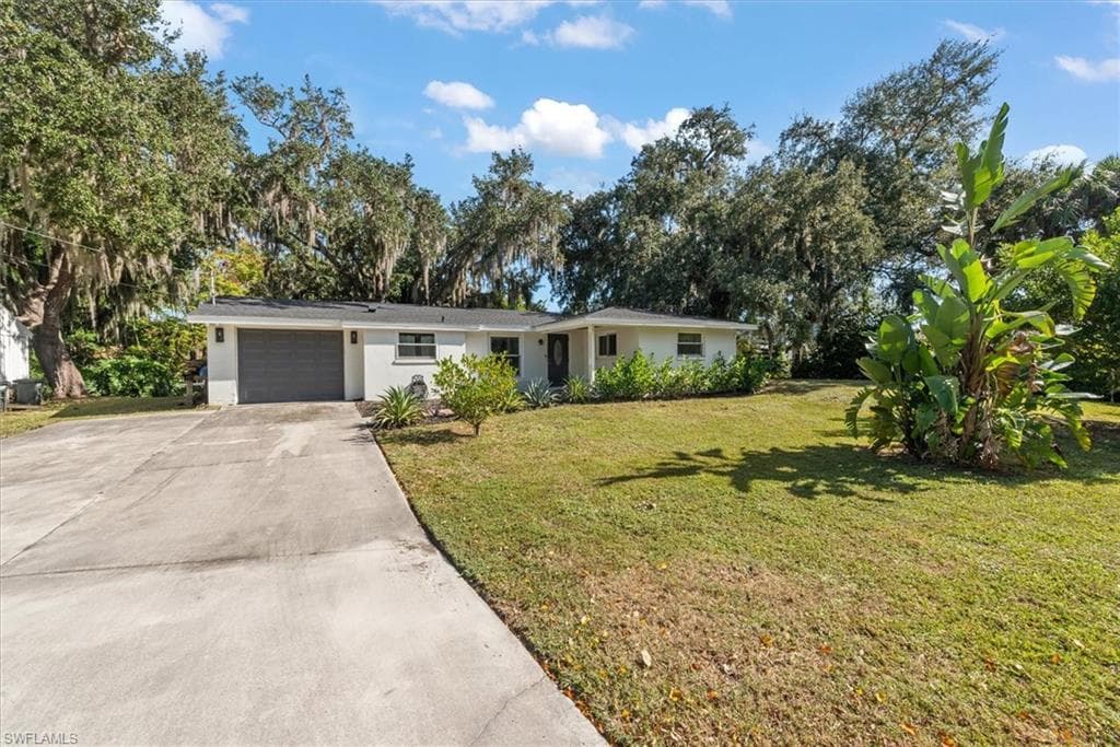 2466 N Westwood DR NORTH FORT MYERS, FL 33917