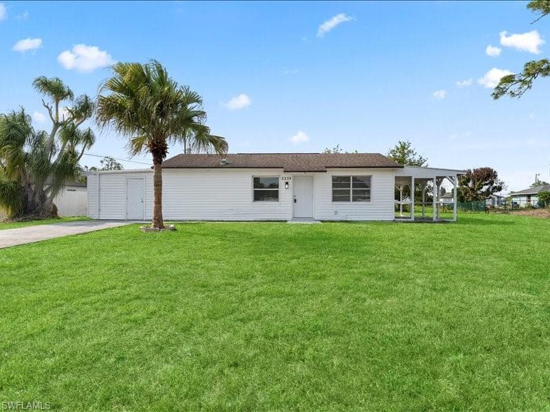 2253 10th CT LEHIGH ACRES, FL 33936