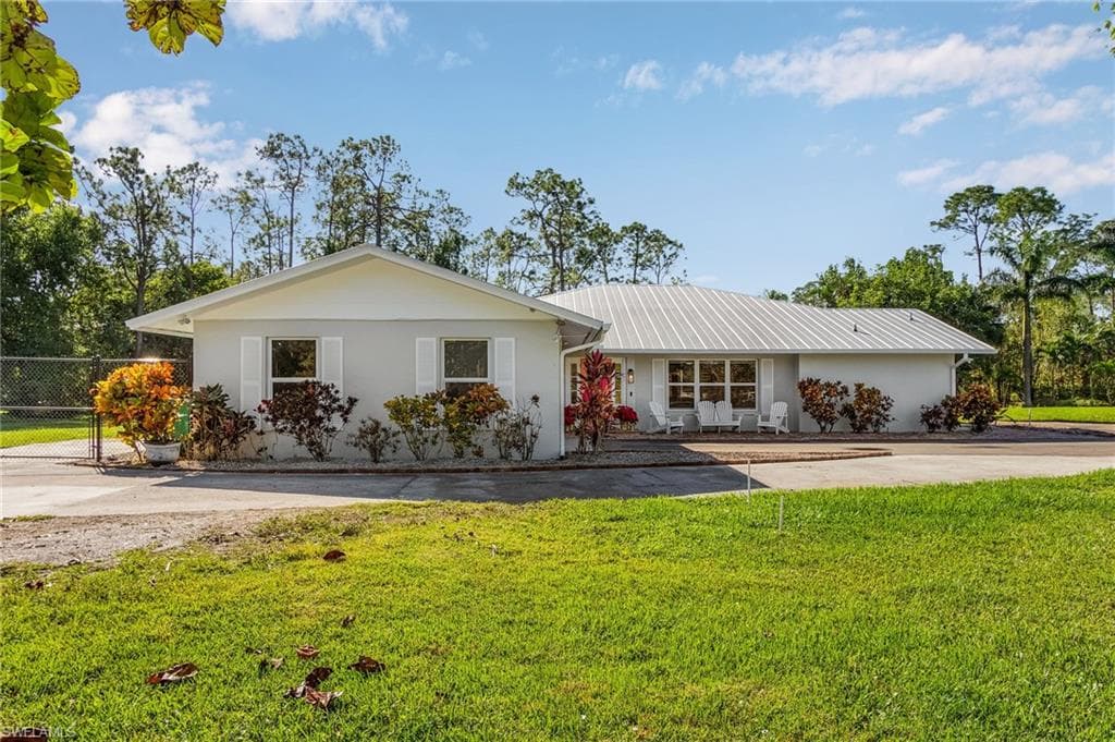 2950 Coach House LN NAPLES, FL 34105