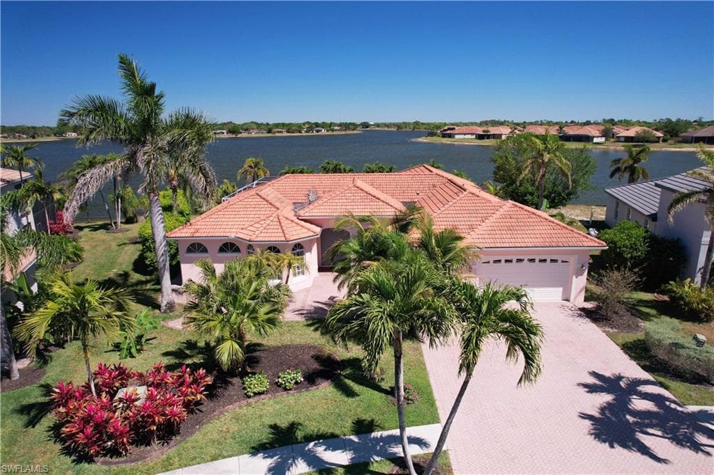 2202 Grove DR NAPLES, FL 34120