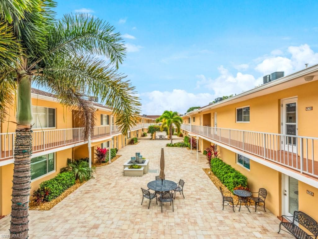 578 Broad AVE S 578 NAPLES, FL 34102
