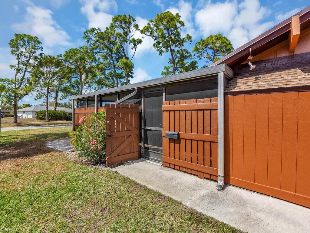 5620 Foxlake DR NORTH FORT MYERS, FL 33917