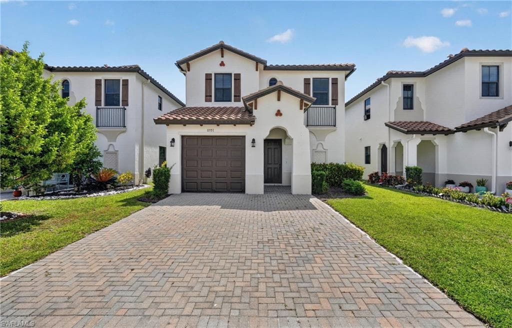 8951 Madrid CIR NAPLES, FL 34104