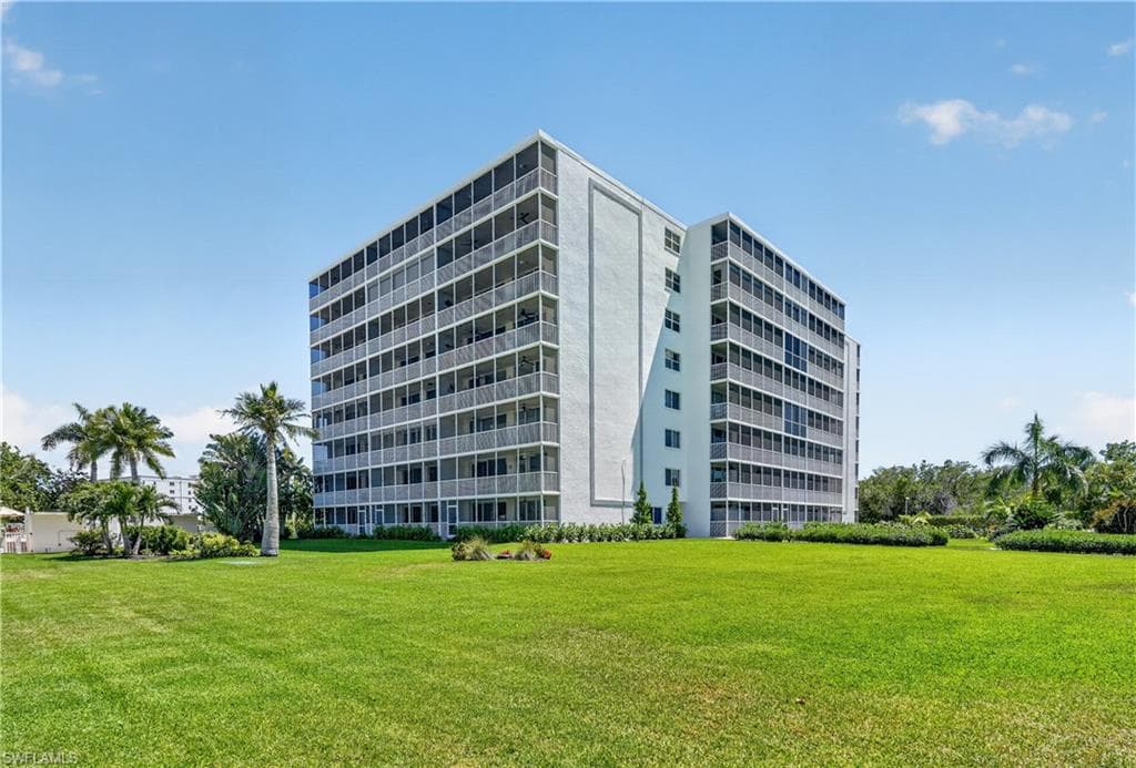 5 Bluebill AVE 209 NAPLES, FL 34108