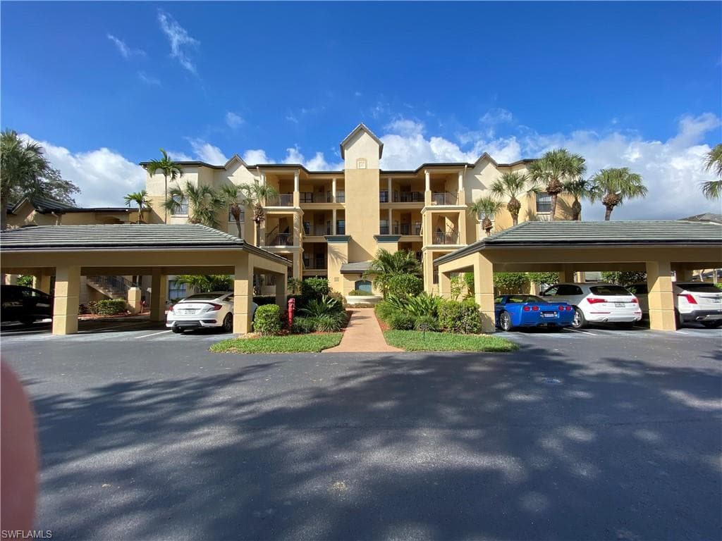 155 Vintage CIR 103 NAPLES, FL 34119